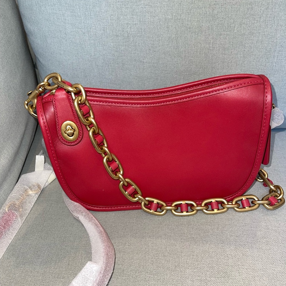 Coach Swinger with Chain in Red Apple